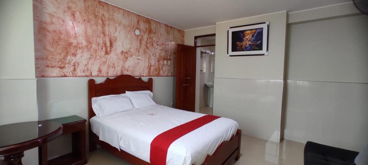 Hotel Real Bolivar 침보테 외부 사진
