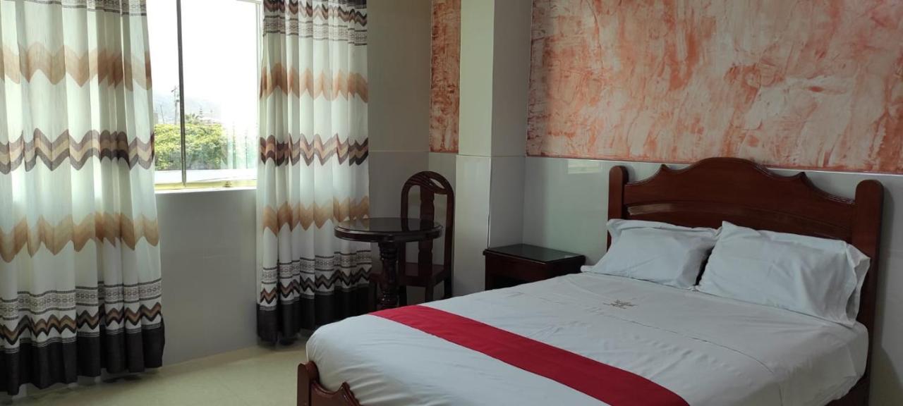 Hotel Real Bolivar 침보테 외부 사진