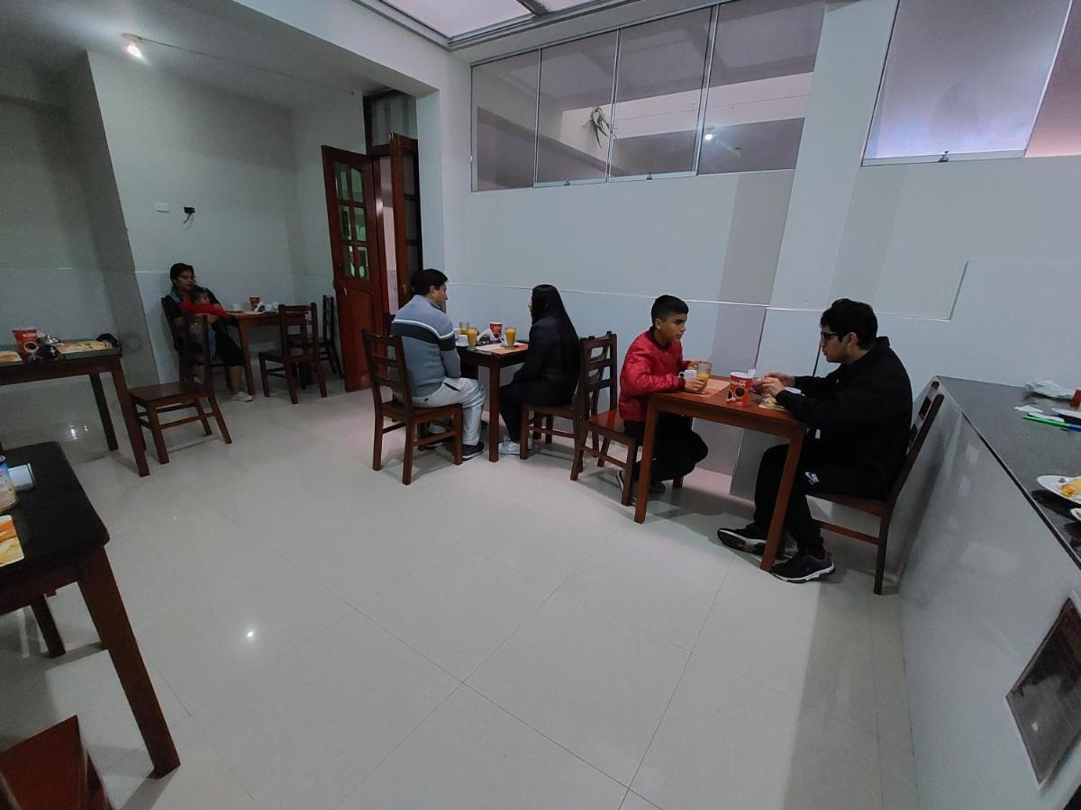 Hotel Real Bolivar 침보테 외부 사진