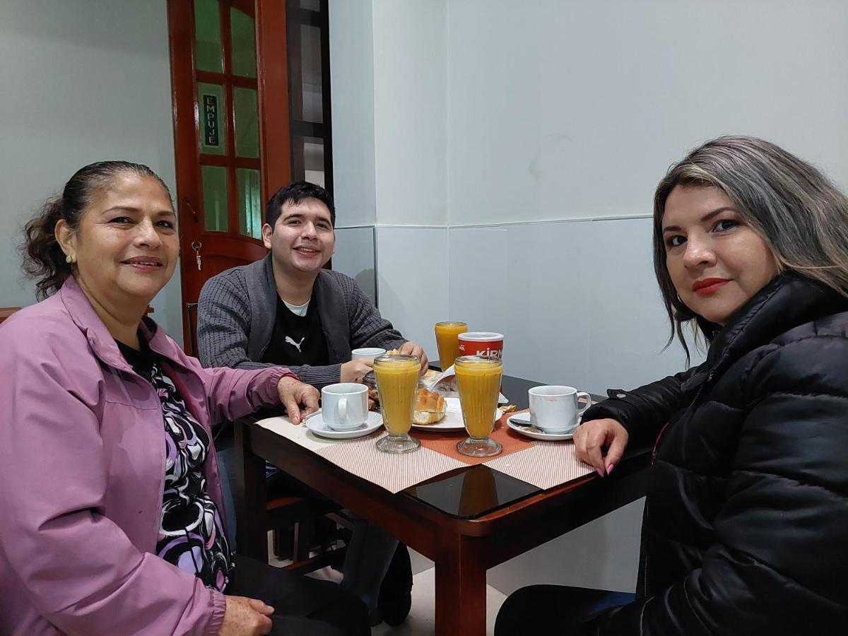 Hotel Real Bolivar 침보테 외부 사진
